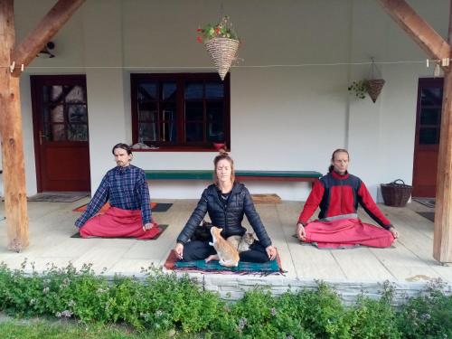 Tetamu yang menginap di Yogashrama traditional