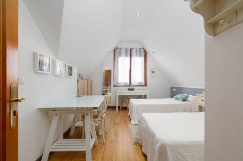 Ένα ή περισσότερα κρεβάτια σε δωμάτιο στο Casa do Pombal by CABANA Rentals