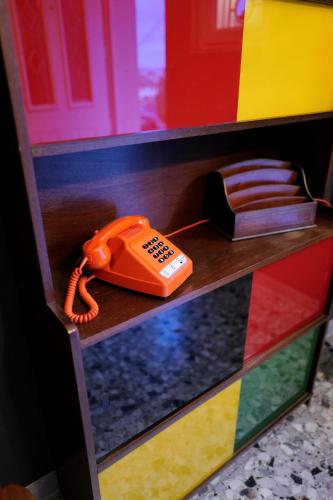 a phone sitting on a shelf in a lego cabinet at Maison au cœur des vignes in Épernay