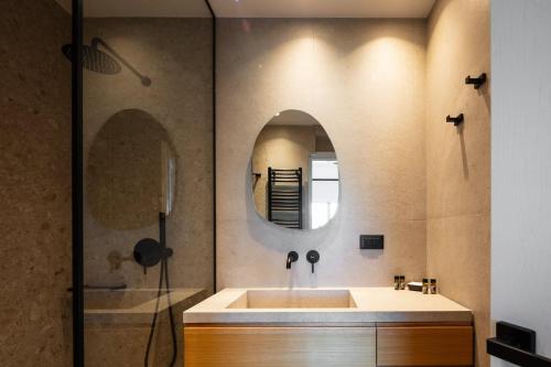Ванная комната в Panorama Luxury Suites