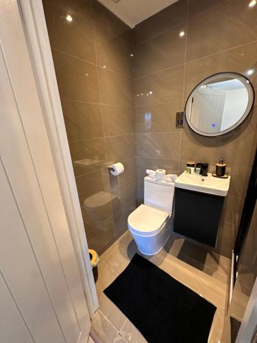Kupatilo u objektu R3 - Newly renovated luxury Private En-Suite Room in Harborne Park Road - Birmingham