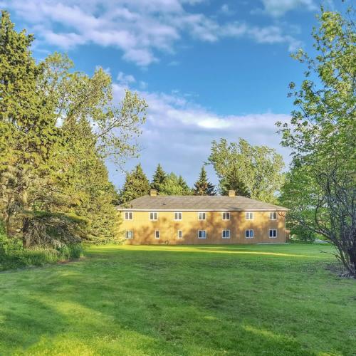 The Backcountry Inn & Hostel