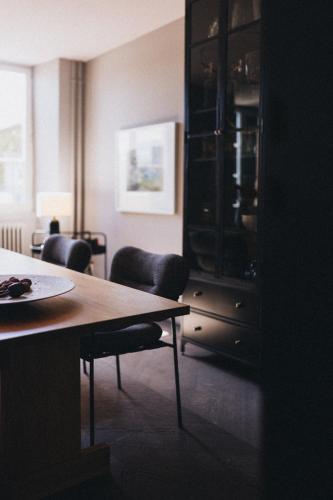 a dining room with a table and chairs and a cabinet at IN2 BnB in Solothurn
