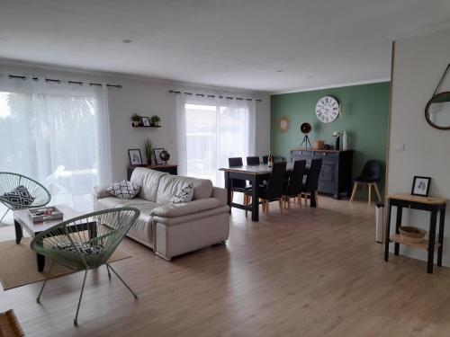 Posezení v ubytování maison proche mer et foret