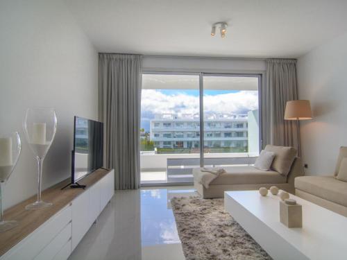 Brand new apartment in Belaire, pools, garden