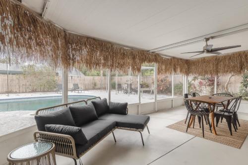 Istumisnurk majutusasutuses Free Heated Pool 6 MI to Clearwater Beach