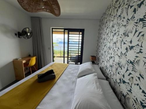 מיטה או מיטות בחדר ב-Pool house et vue spectaculaire