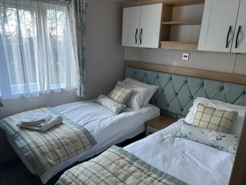 a bedroom with two beds at 8 lakeview in Clitheroe