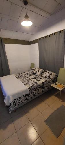 Giường trong phòng chung tại La Casita de Marley