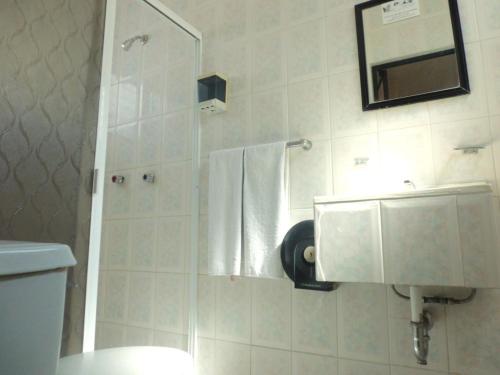 a bathroom with a shower with a mirror and a toilet at Suites Angelopolis in Acapulco