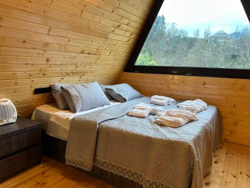 LIZ' S DREAM Cottages tesisinde bir odada yatak veya yataklar