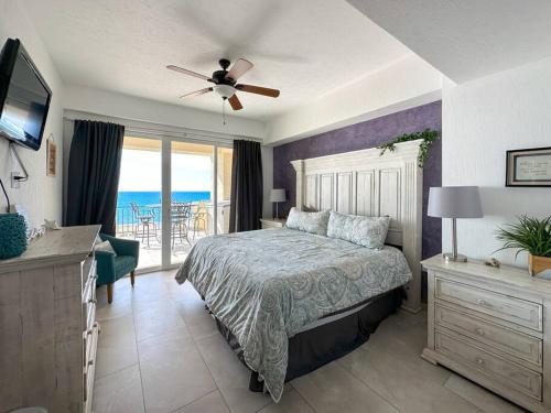 a bedroom with a bed and a view of the ocean at Family friendly Condo with Oceanfront Views in Puerto Peñasco