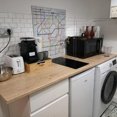 Photo de la galerie de l'établissement On the roofs of Paris - Oberkampf, à Paris