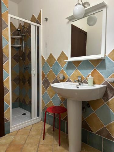a bathroom with a sink and a mirror and a shower at CASE COLOMBO E MATTARELLA by TreRose Properties - Appartamenti centrali con wi-fi e parcheggio privato gratuito in San Vito lo Capo