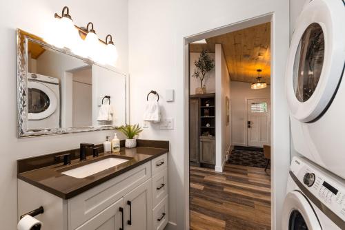 Ảnh trong thư viện ảnh của Coastal Creative Garden Studio ở Colwood