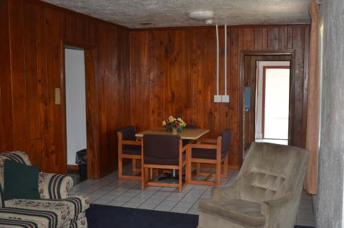 Posezení v ubytování El Camino Motel