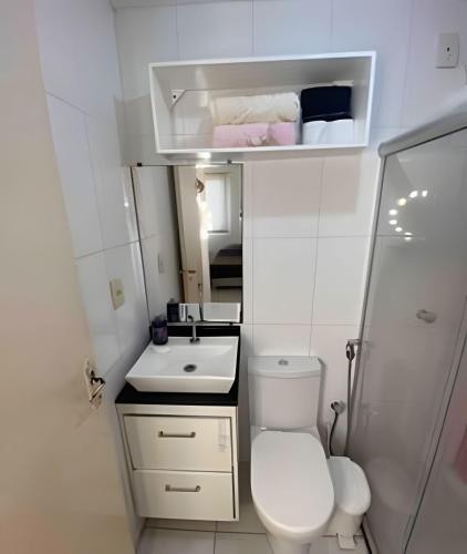 a small bathroom with a toilet and a sink at Ap exclusivo 2/4 completo in Feira de Santana