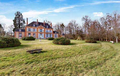8 Bedroom Cozy Home In Saint-Vigor