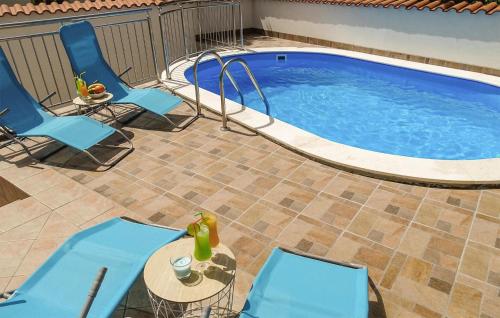 2 Bedroom Nice Apartment In Crikvenica