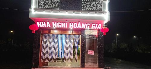 a building with a sign for a nina north hongking clan at Hoàng Gia Hotel Royal in Kim Bảng