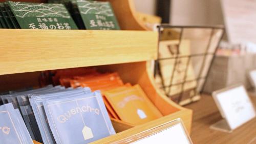 Bibliothèque dans l'hôtel