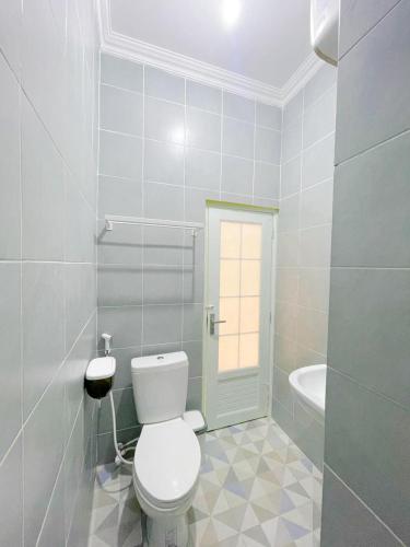 Un baño de OsCo Paviliun