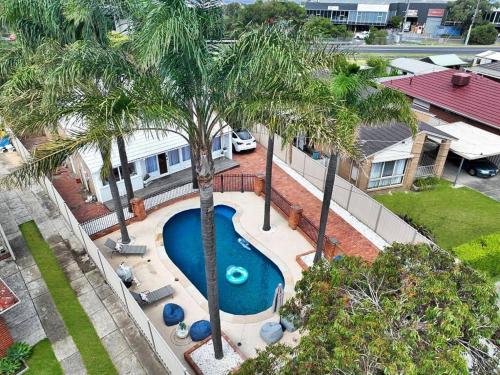 an overhead view of a swimming pool in a house at Evies White House Oasis I Pool & Close to Airport in Melbourne