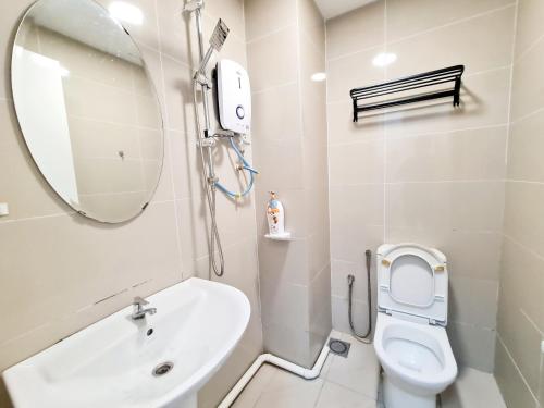 Ένα μπάνιο στο Broad 7 Guests Scott Garden Duplex 1 Room Old Klang Road, Taman Desa, Kuchai Lama, Bangsar South, Pearl Point, Mid Valley, Kuala Lumpur