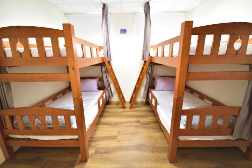 Ένα ή περισσότερα κρεβάτια σε δωμάτιο στο Dongjin B&B