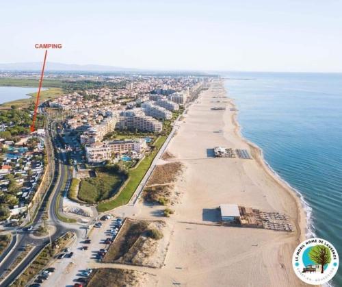 an aerial view of a beach with buildings and the ocean at MOBILHOME SOLEIA NEUF 2023 MAR ESTANG SIBLU VILLAGE Canet-en-Roussillon in Canet-en-Roussillon