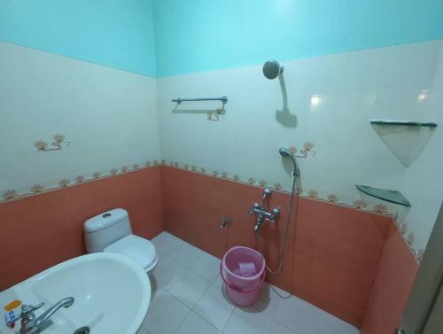 a bathroom with a toilet and a sink and a shower at Family friendly stay in Kanyakumari town in Kanyakumari