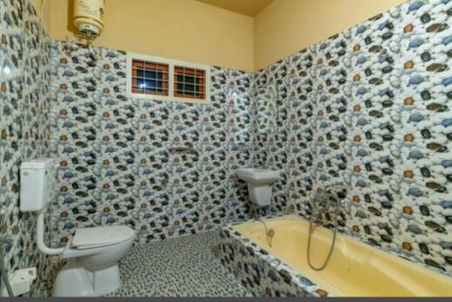 Bathroom sa Budgies Cottage