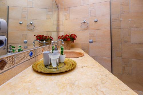 Un baño de Solaris Methea Deluxe Suites