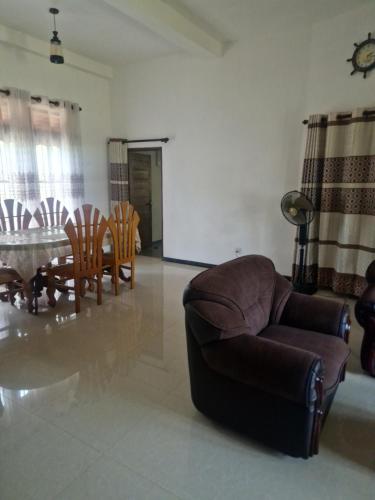 Gallery image of 2 Bed AC Villa - Coconut Beach - SUPER FAST WIFI in Midigama
