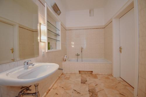 a bathroom with a sink and a tub at Altbau-Traum in Feldbach in Feldbach