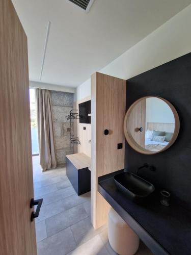 a bathroom with a sink and a mirror at Casa do Barqueiro LOUREIRA in Castrelo de Miño