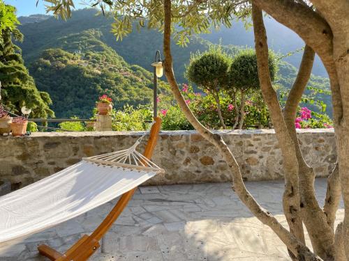 amaca con vista sulle montagne di Villa 5 minutes from the sea, with breathtaking views - Villa a 5 min dal mare, con vista mozzafiato 