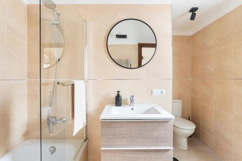 a bathroom with a sink and a shower and a mirror at Casa Nunca Javea: geniet van het uitzicht in Jávea