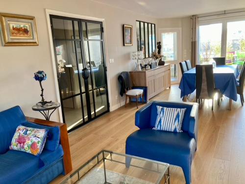 a living room with blue couches and a dining room at Junior suite avec balcon in Lyon