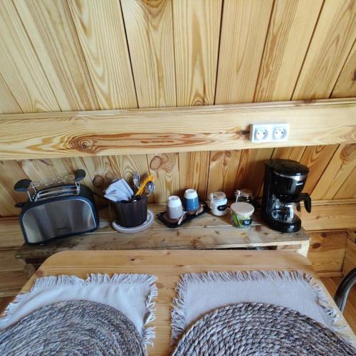 a small kitchen with a table in a tiny house at Tipi Apache des monteaux in Vivy