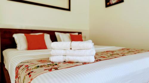 a hotel room with two beds with folded towels at Villa De Lanerolle in Kalutara