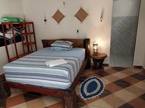 a bedroom with a bed and a shower in a room at Suíte BOTOS DE ALTER in Alter do Chao