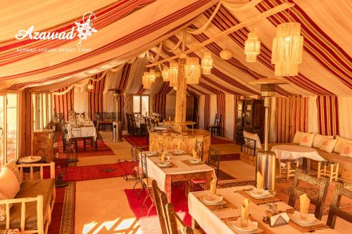Restaurace v ubytování Azawad Luxury Desert Camp