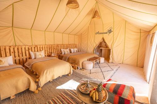 Postel nebo postele na pokoji v ubytování Azawad Luxury Desert Camp