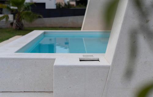 a swimming pool with a blue swimming poolvisor at 4 Bedroom Beautiful Home In Petrcane in Petrcane