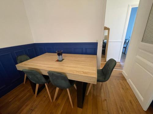 Photo de la galerie de l'établissement Large family typical Parisian Appartment, à Paris