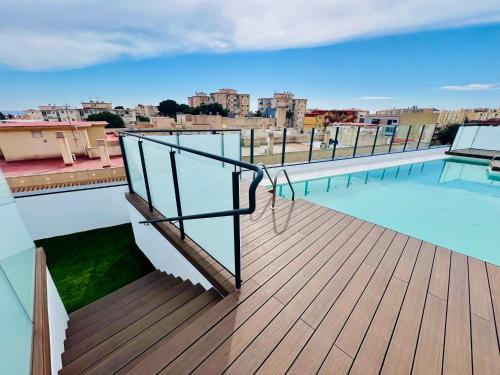 a rooftop deck with a swimming pool on a building at APTO DISEÑO CENTRO TORREMOLINOS in Torremolinos