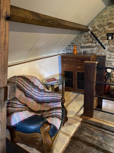 Gallery image of Spacious, rustic studio space for 2 persons in Saint-Cyr-du-Bailleul