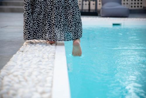 Bazén v ubytování Aidani Luxurious Rooms nebo v jeho okolí