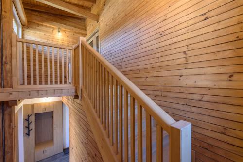 Φωτογραφία από το άλμπουμ του Luxury Villa with Hot Pool σε Banya